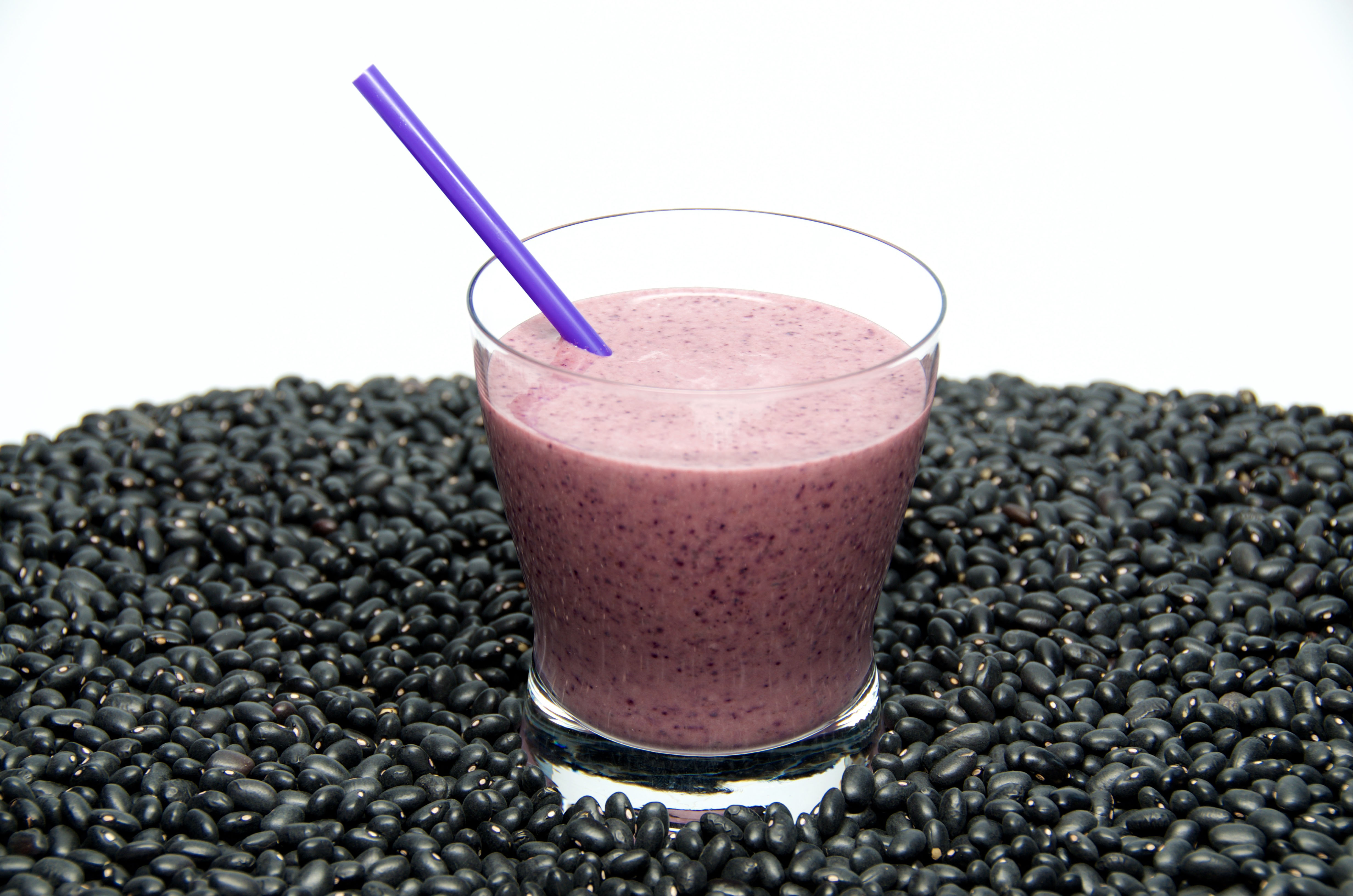 An image of the berry bean smoothie recipe brought to you by the Bean Institute!