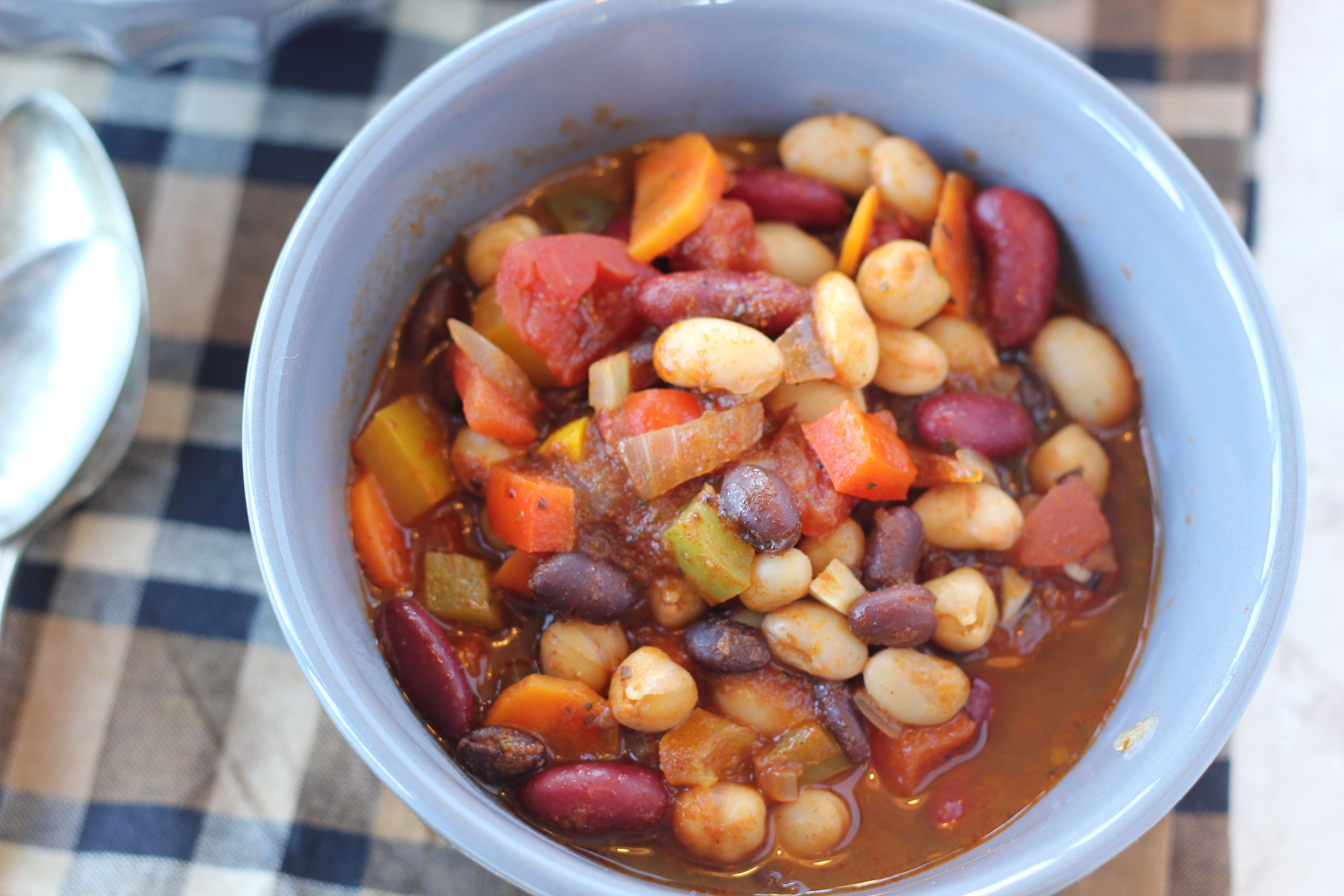 An image depicting the vegetarian chili recipe