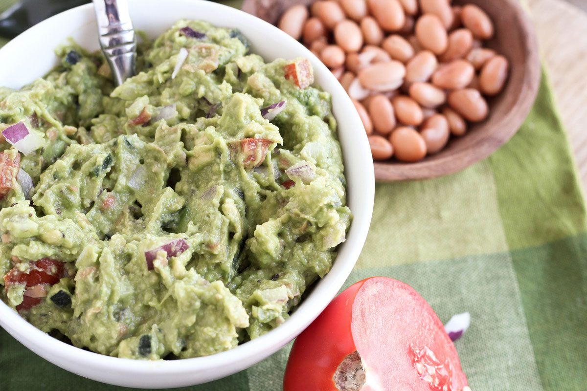 An image example for the Guacamole with Pinto Bean recipe.